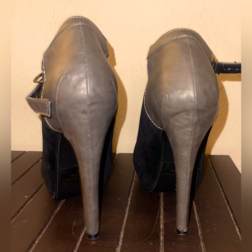 Black and grey color block heels - Picture 3 of 3